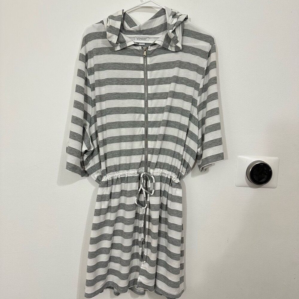 Venus Gray and White Striped Swim Cover Up Hood size 2X - Picture 2 of 7